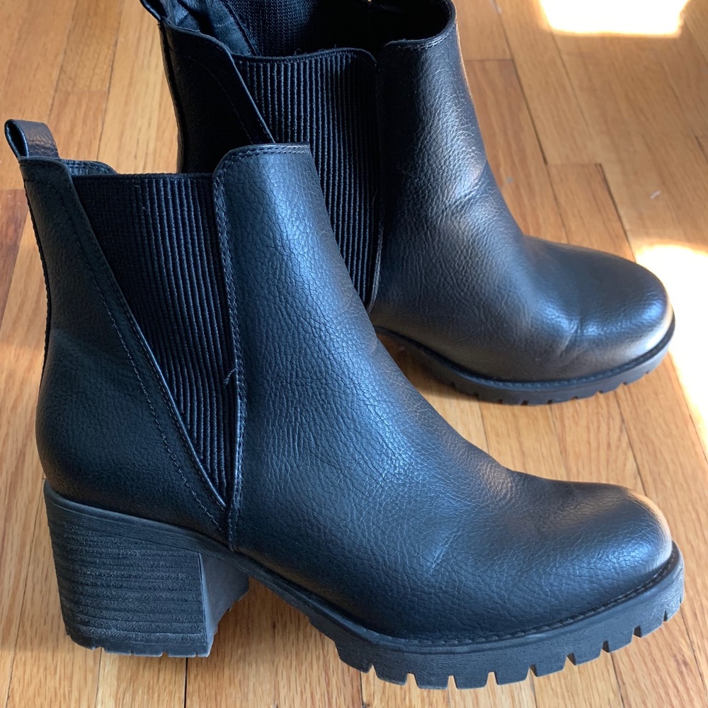 MIA Jody Ribbed Block Heel Chelsea Boot: BLK, W8.5